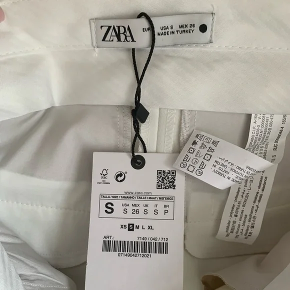 Zara Pleated Shorts - Picture 9 of 10